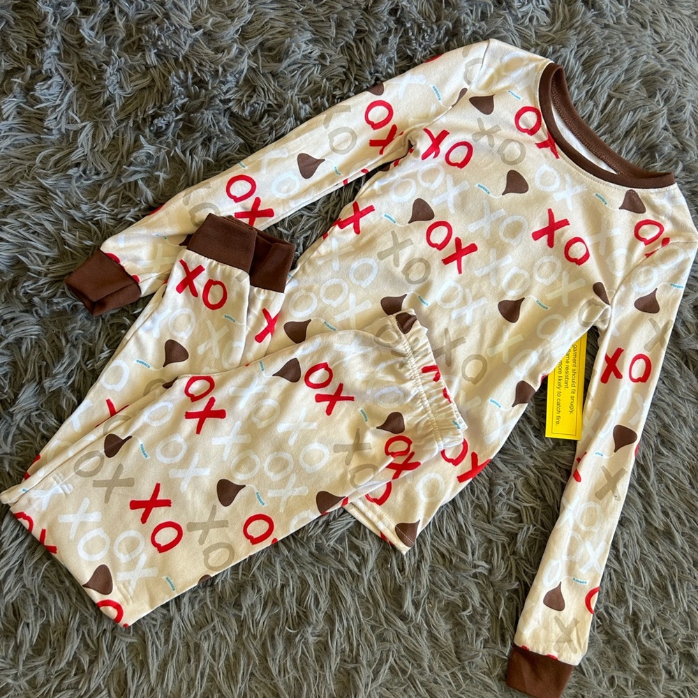 XO Pattern Pajama Set - Picture 1 of 7